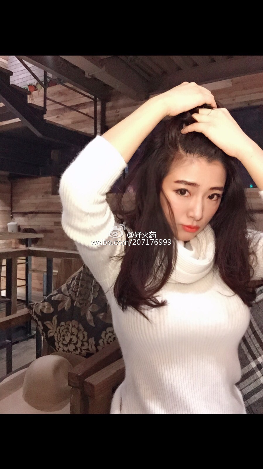 好火药(陈朝霞、陈般若) 大胸御姐的诱惑自拍照