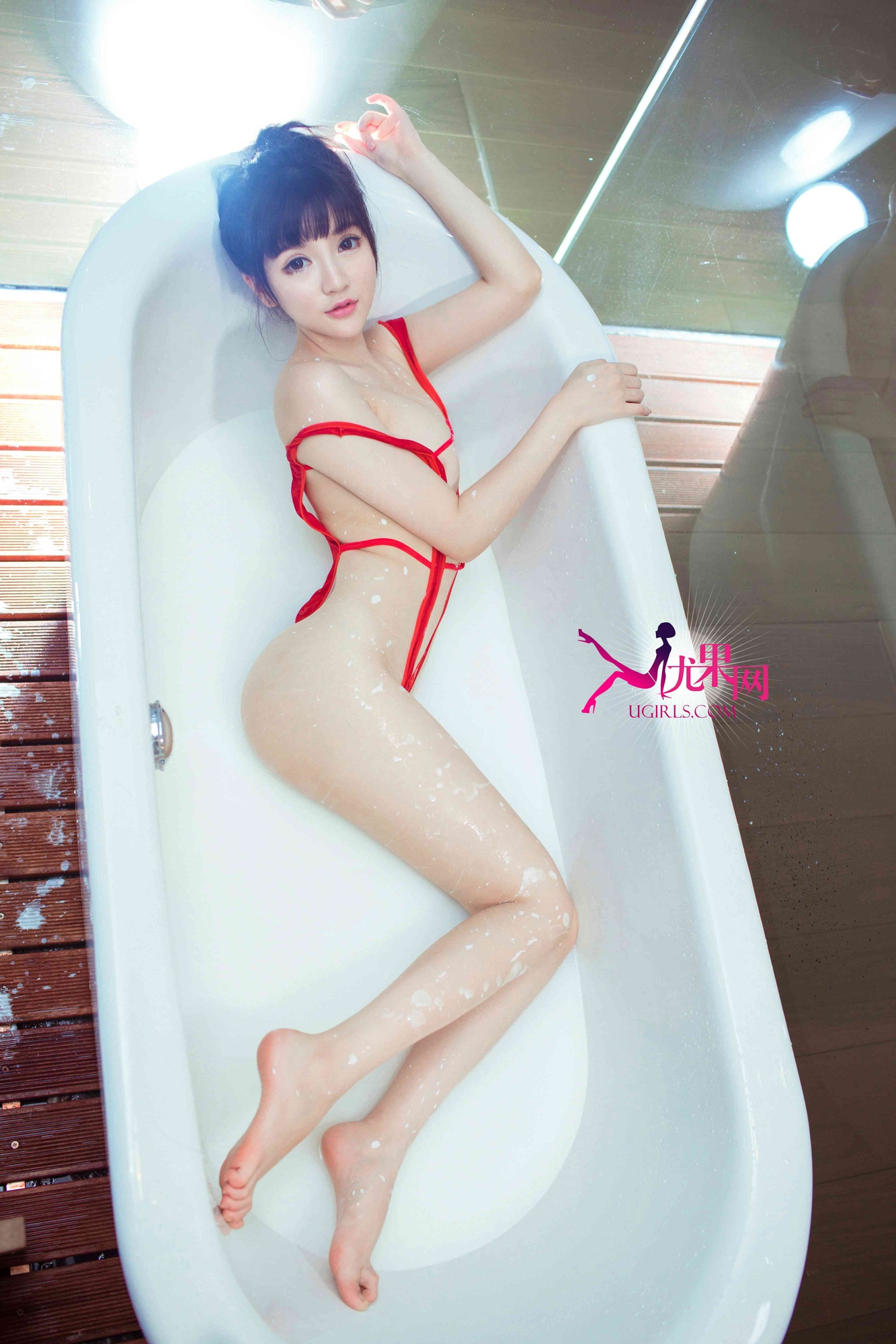 《秀人网 ChristychristyFung(兔小兔) 爱尤物写真 第111期》第49张,模特ChristychristyFung(兔小兔),秀人网,爱尤物主题,全套65张
