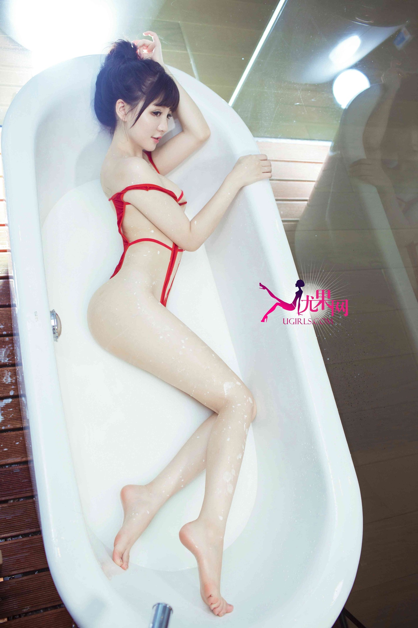 《秀人网 ChristychristyFung(兔小兔) 爱尤物写真 第111期》第51张,模特ChristychristyFung(兔小兔),秀人网,爱尤物主题,全套65张