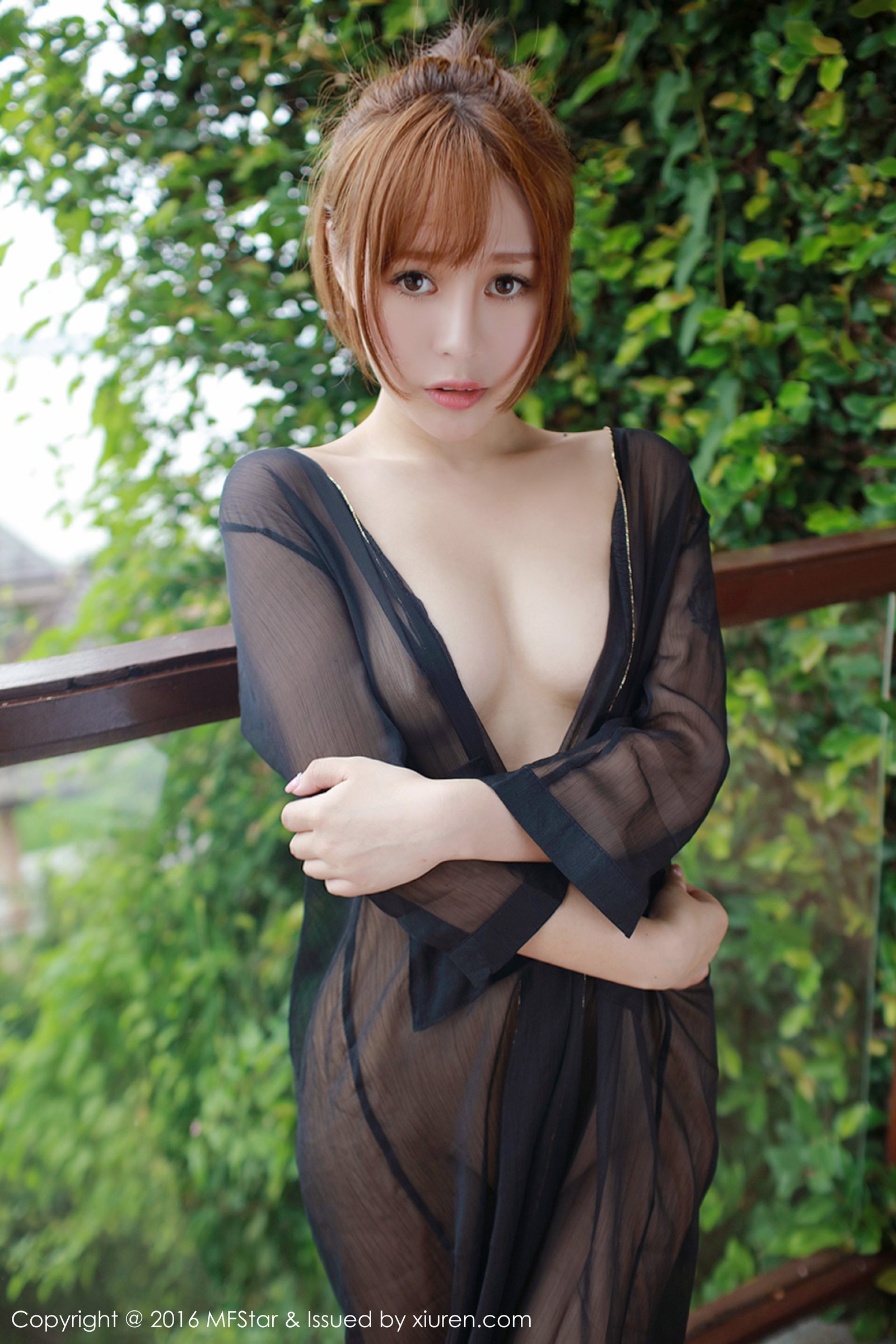 《mfstar Evelyn艾莉(Evelyn) 制服写真 VOL.061》第27张，模特Evelyn艾莉(Evelyn)，mfstar，制服主题，全套55张