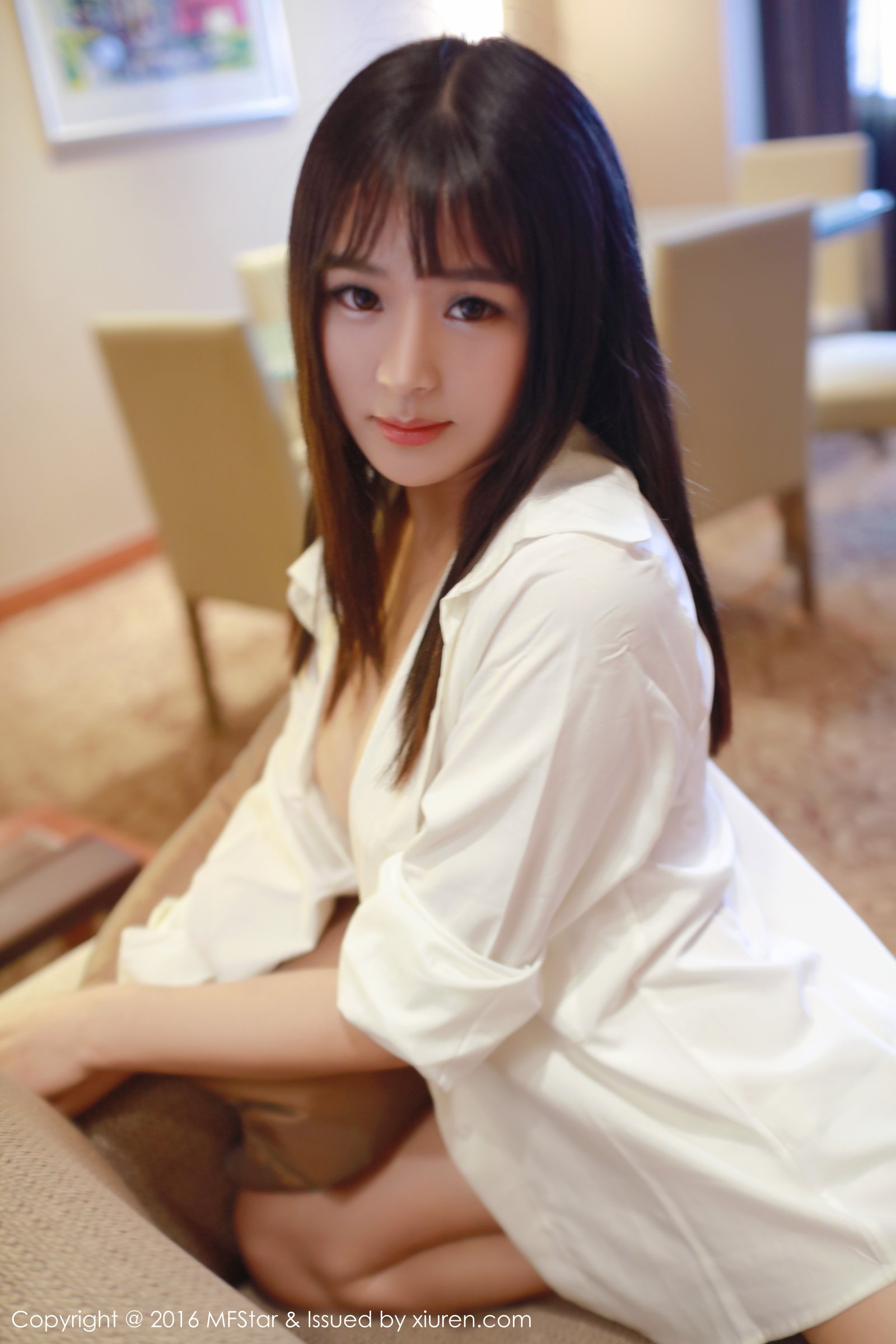 《mfstar 思淇Sukiii(Sukiii) 制服写真 VOL.064》第35张，模特思淇Sukiii(Sukiii)，mfstar，制服主题，全套52张