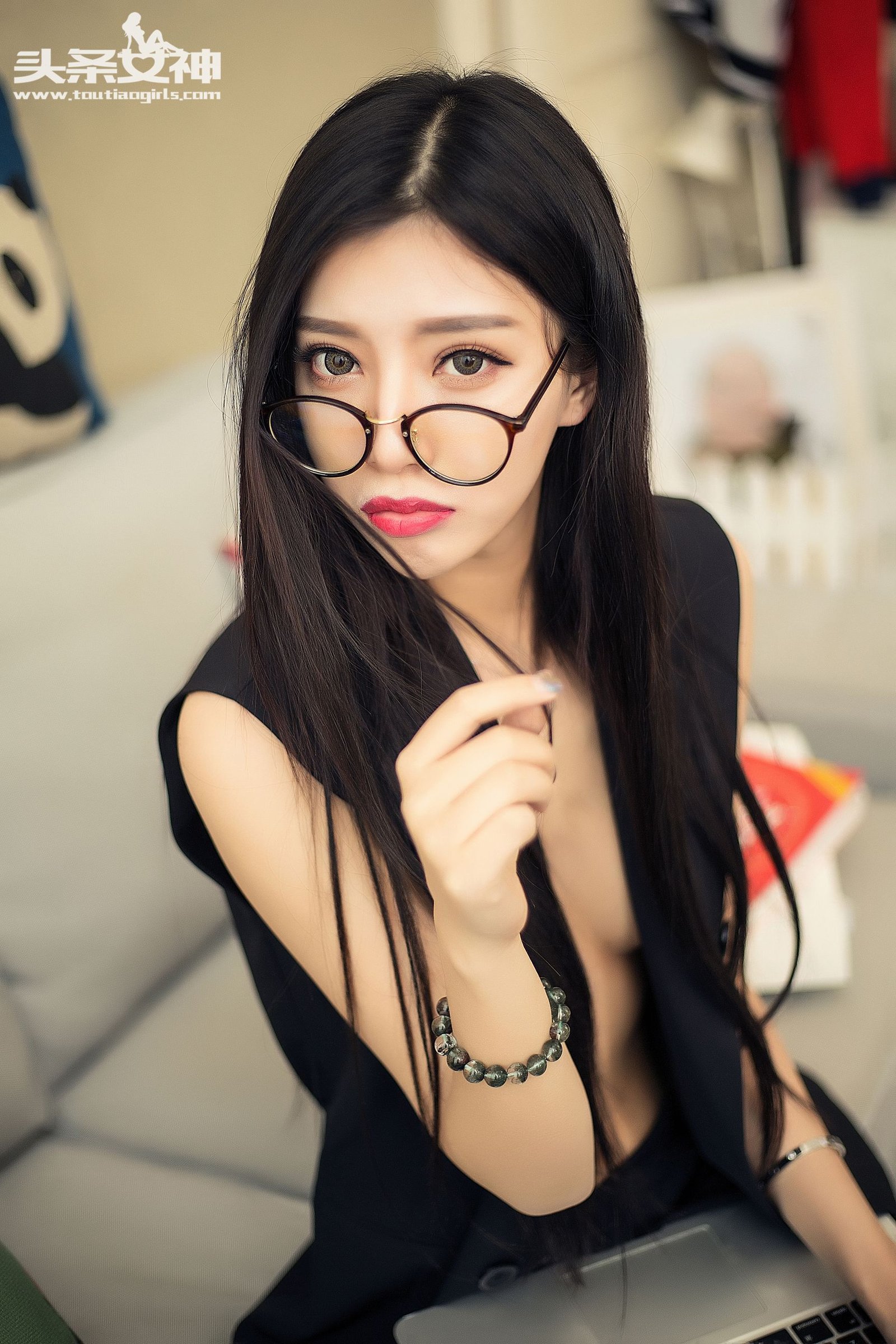 《toutiao 炎可可(COCO) 黑丝写真》第11张,模特炎可可(COCO),toutiao,黑丝主题,全套66张