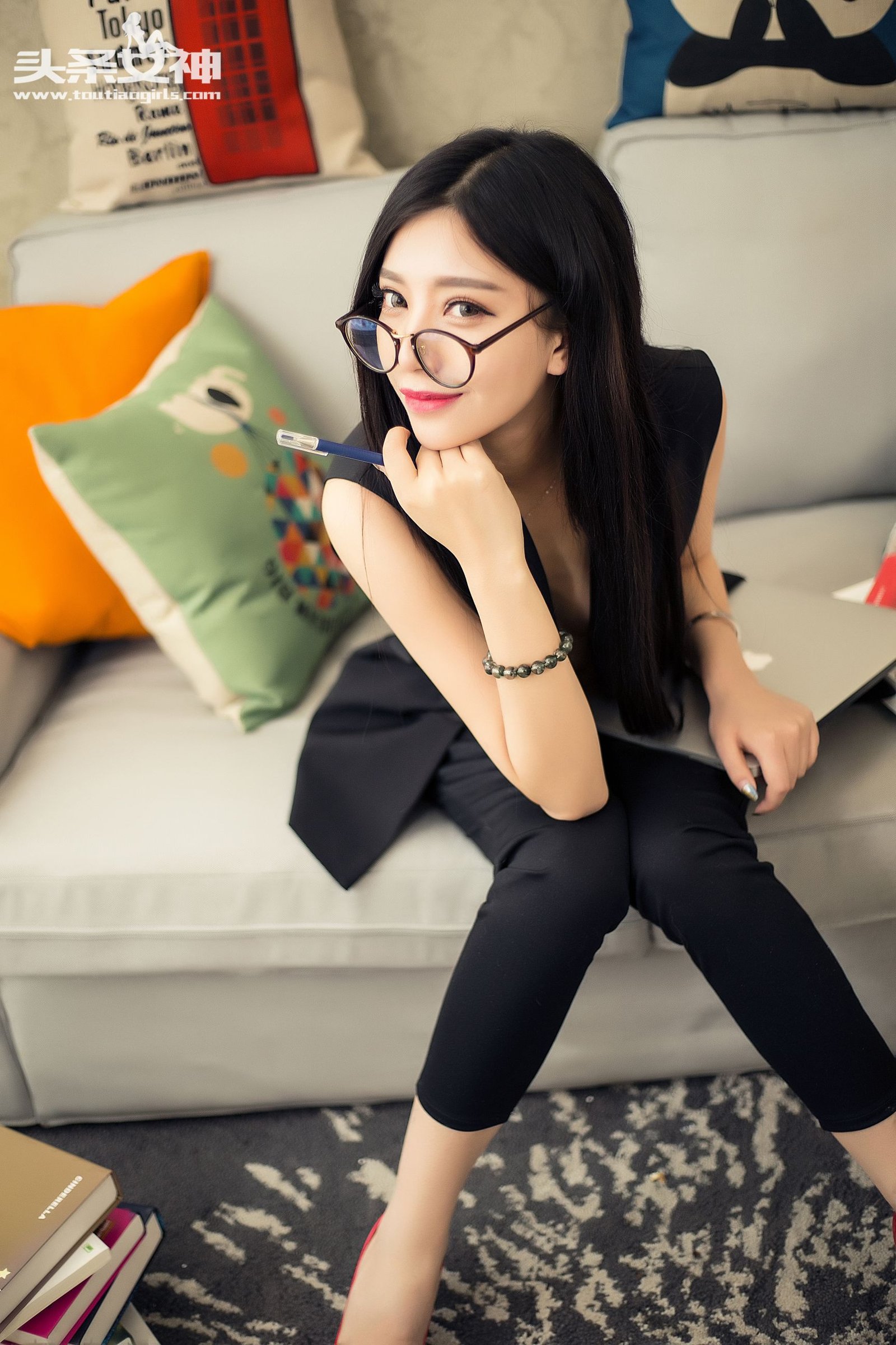《toutiao 炎可可(COCO) 黑丝写真》第15张,模特炎可可(COCO),toutiao,黑丝主题,全套66张