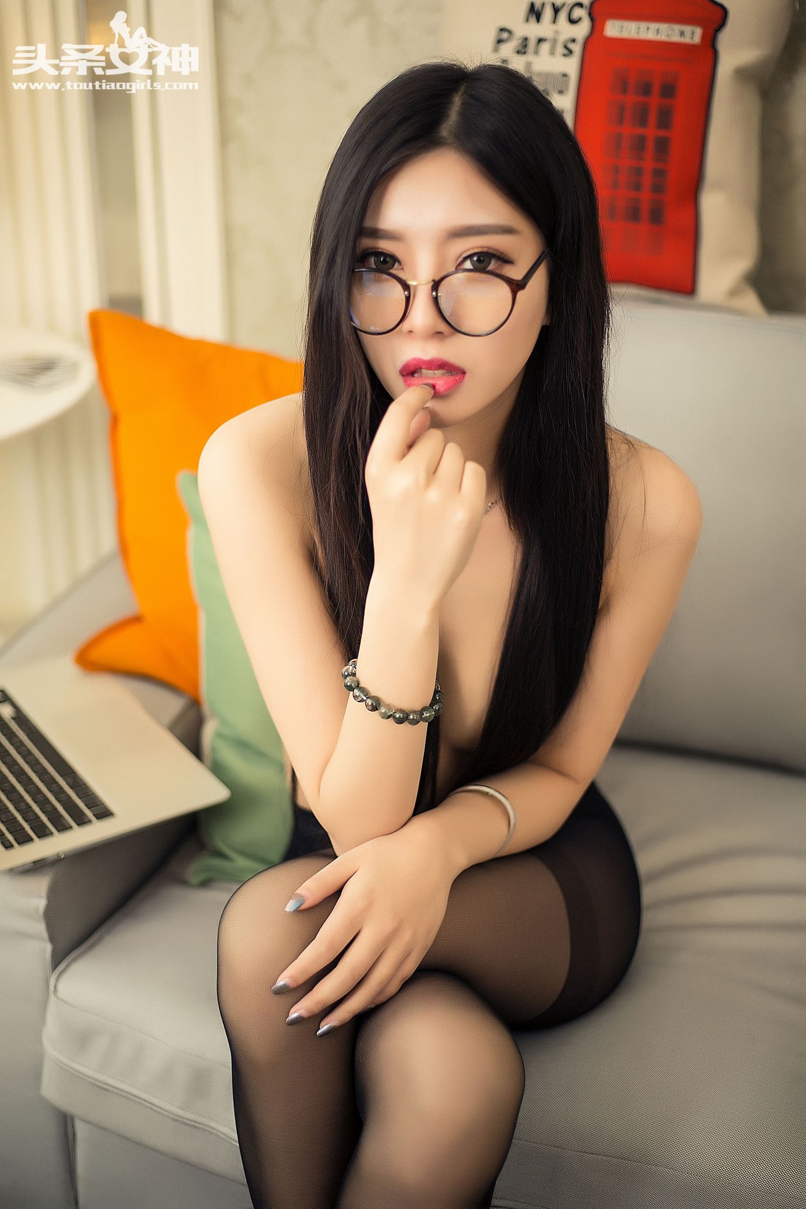 《toutiao 炎可可(COCO) 黑丝写真》第32张，模特炎可可(COCO)，toutiao，黑丝主题，全套66张