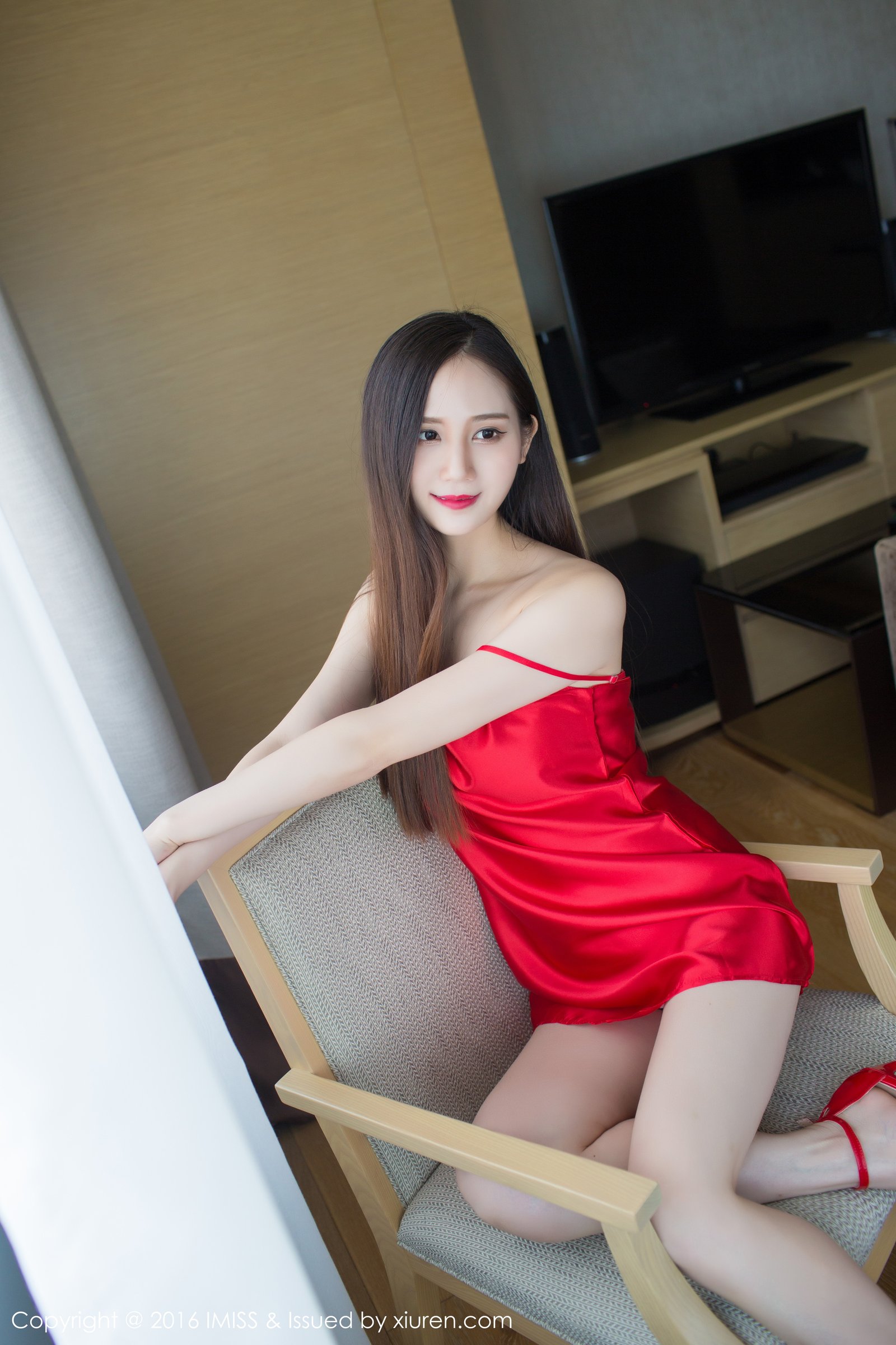 《爱蜜社 SISY思 制服写真 VOL.124》第19张，模特SISY思，爱蜜社，制服主题，全套52张