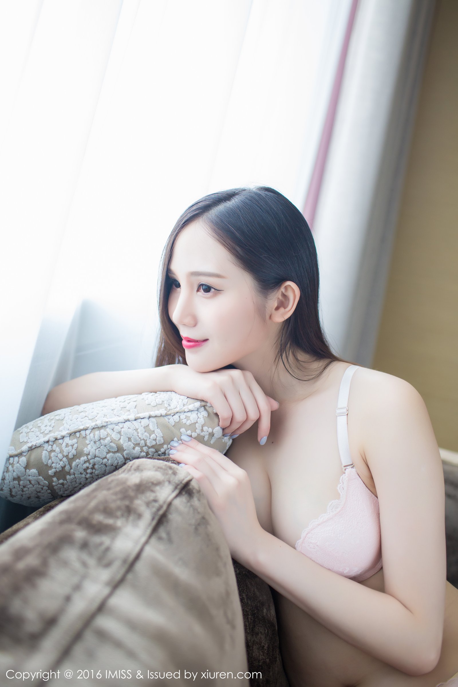 《爱蜜社 SISY思 制服写真 VOL.124》第32张，模特SISY思，爱蜜社，制服主题，全套52张