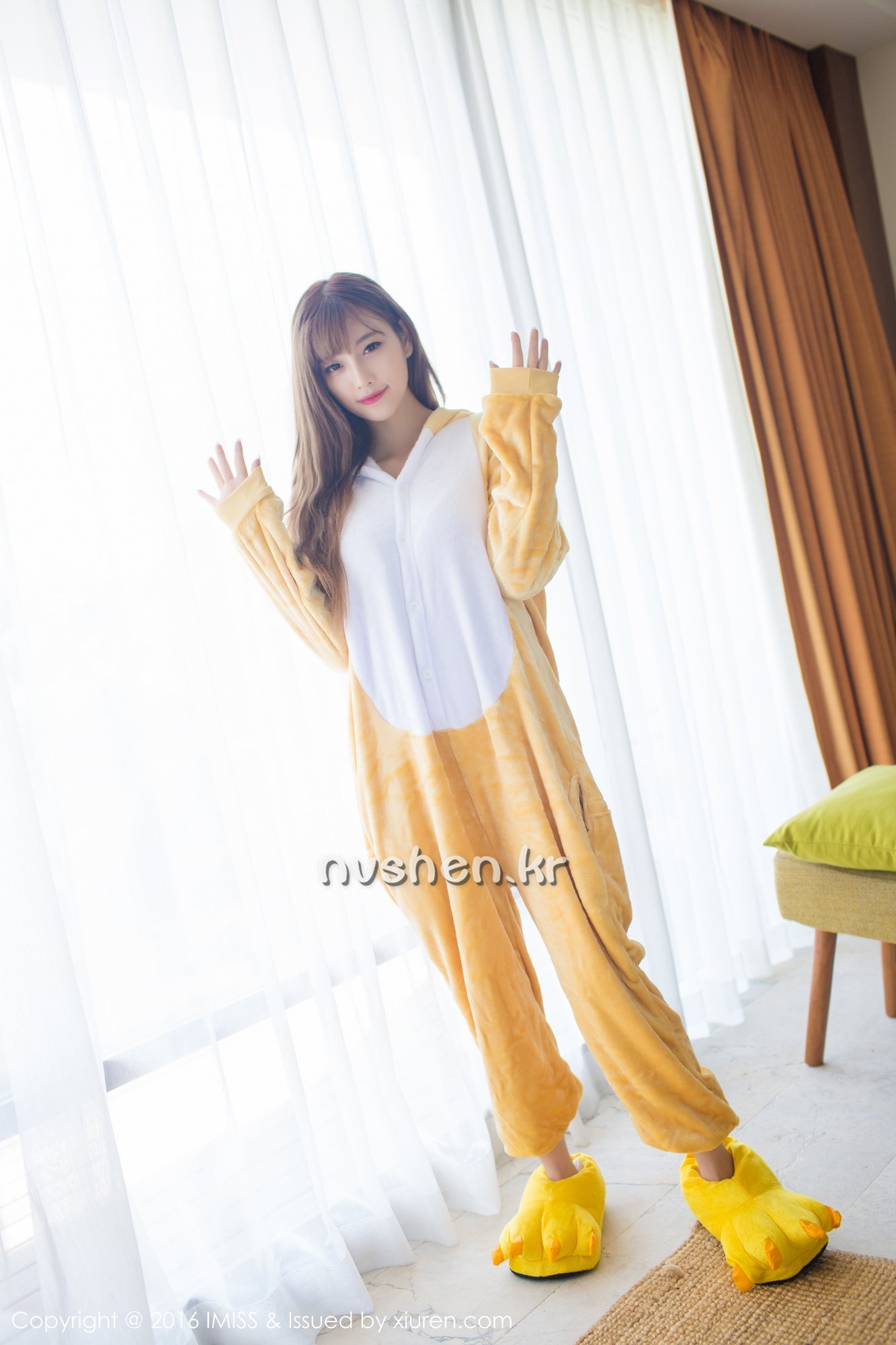 《爱蜜社 杨晨晨 制服写真 VOL.136》第1张,模特杨晨晨,爱蜜社,制服主题,全套59张