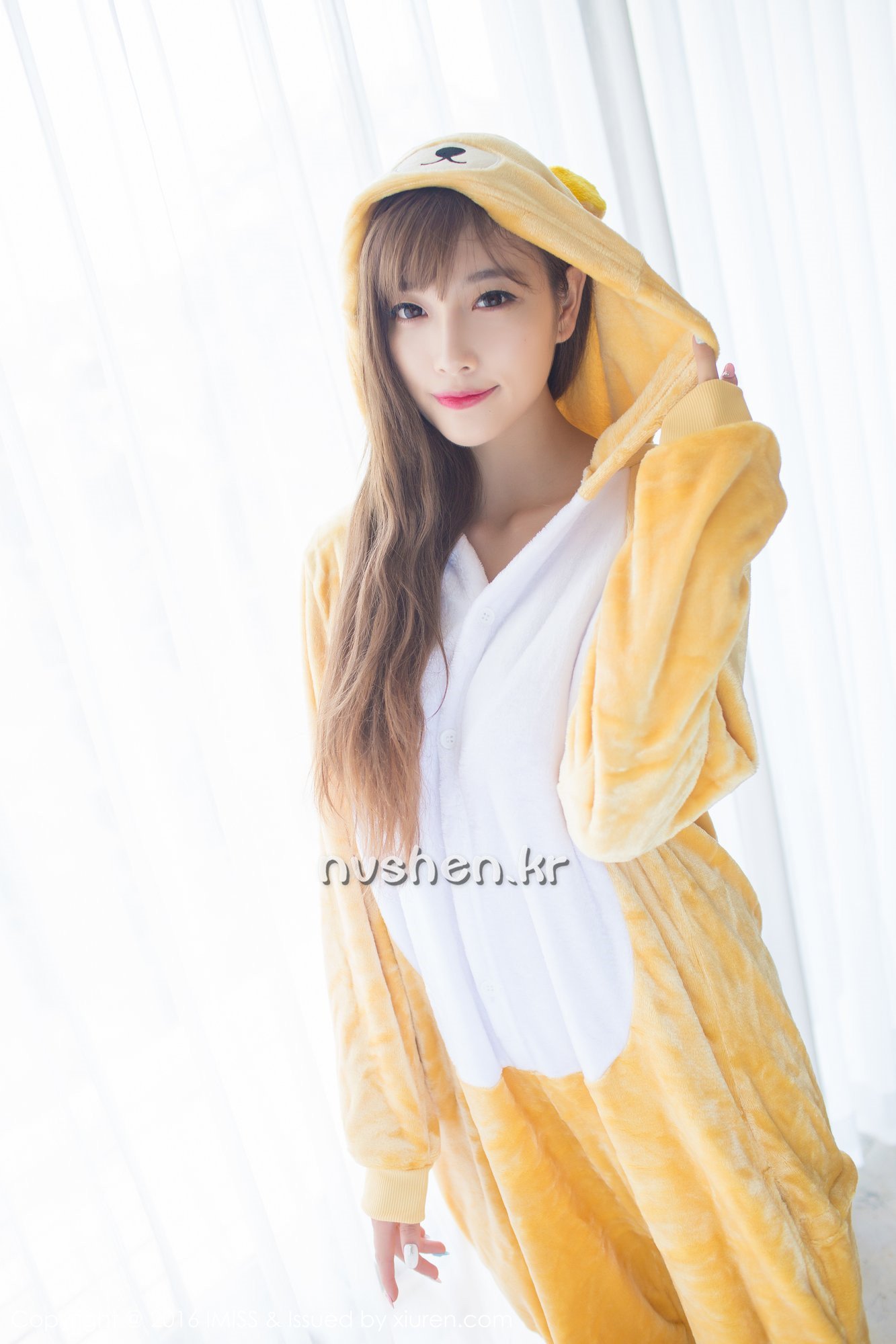 《爱蜜社 杨晨晨 制服写真 VOL.136》第4张,模特杨晨晨,爱蜜社,制服主题,全套59张