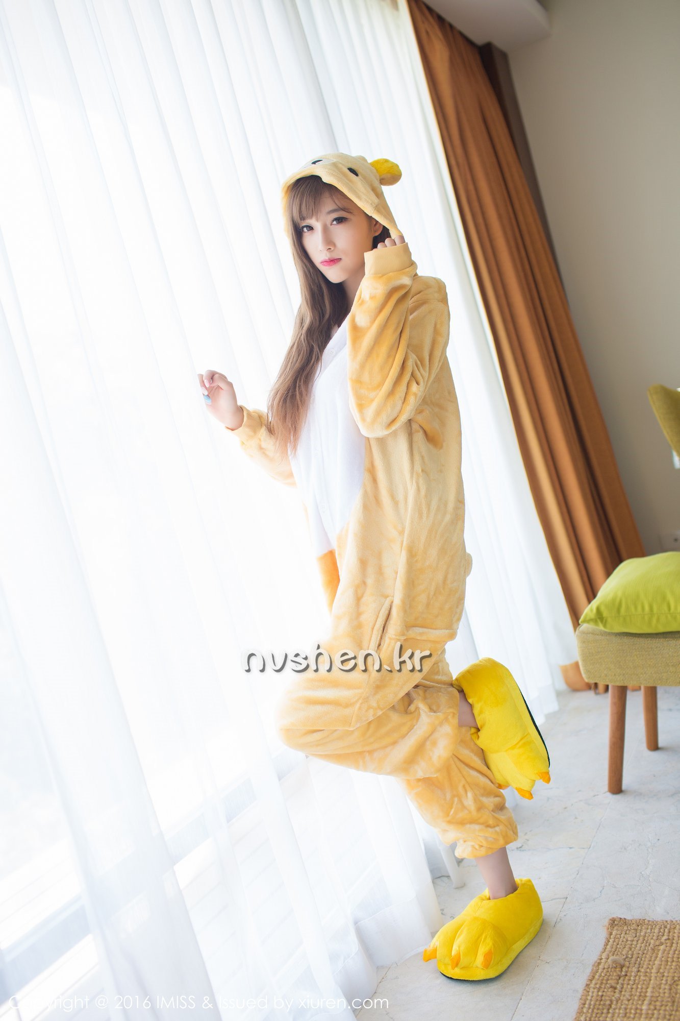 《爱蜜社 杨晨晨 制服写真 VOL.136》第6张,模特杨晨晨,爱蜜社,制服主题,全套59张