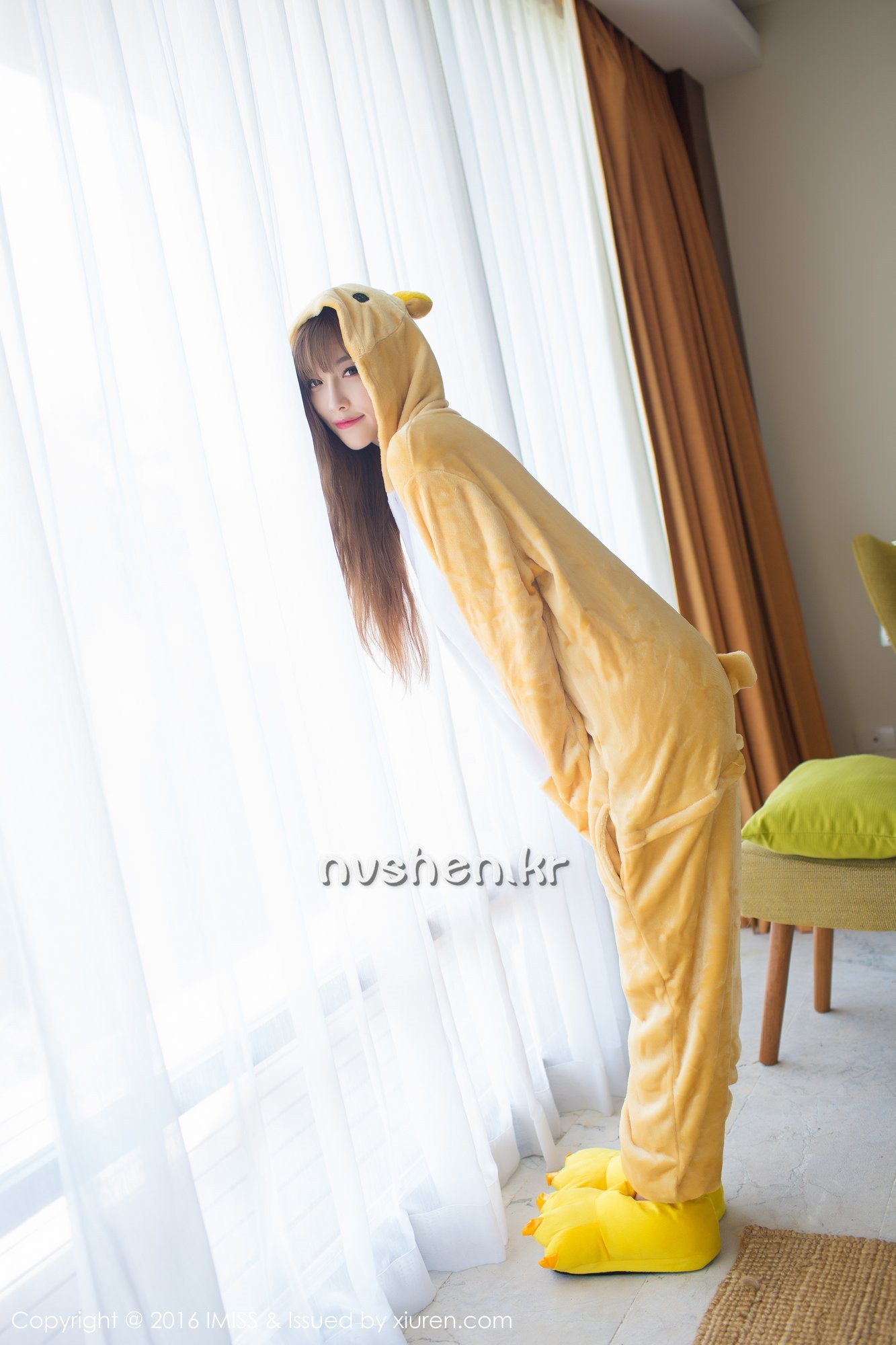 《爱蜜社 杨晨晨 制服写真 VOL.136》第7张,模特杨晨晨,爱蜜社,制服主题,全套59张