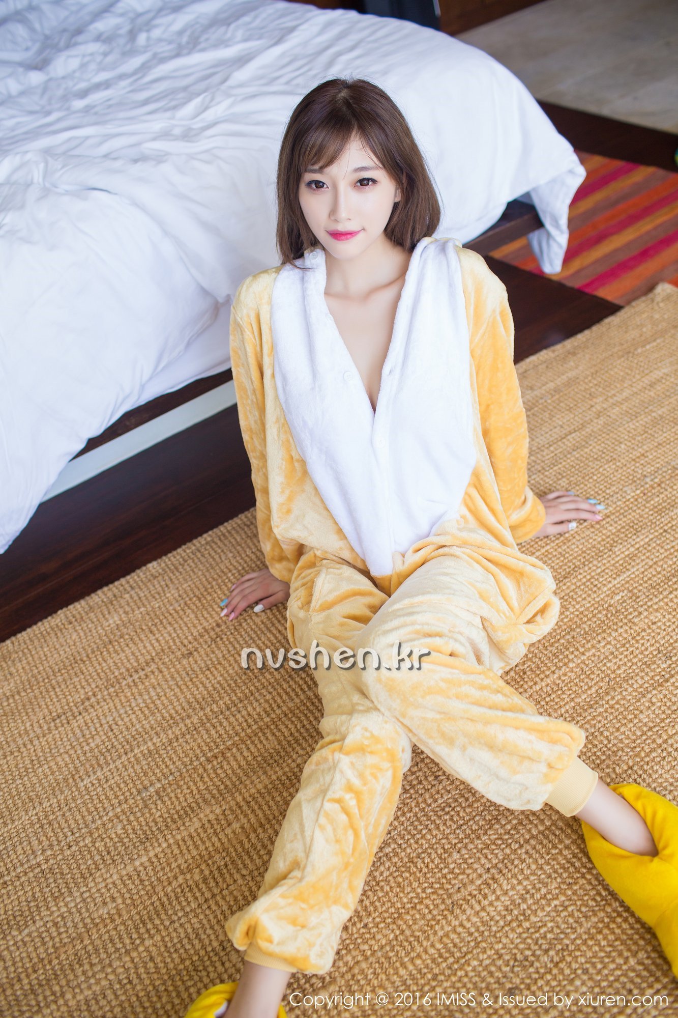 《爱蜜社 杨晨晨 制服写真 VOL.136》第15张,模特杨晨晨,爱蜜社,制服主题,全套59张