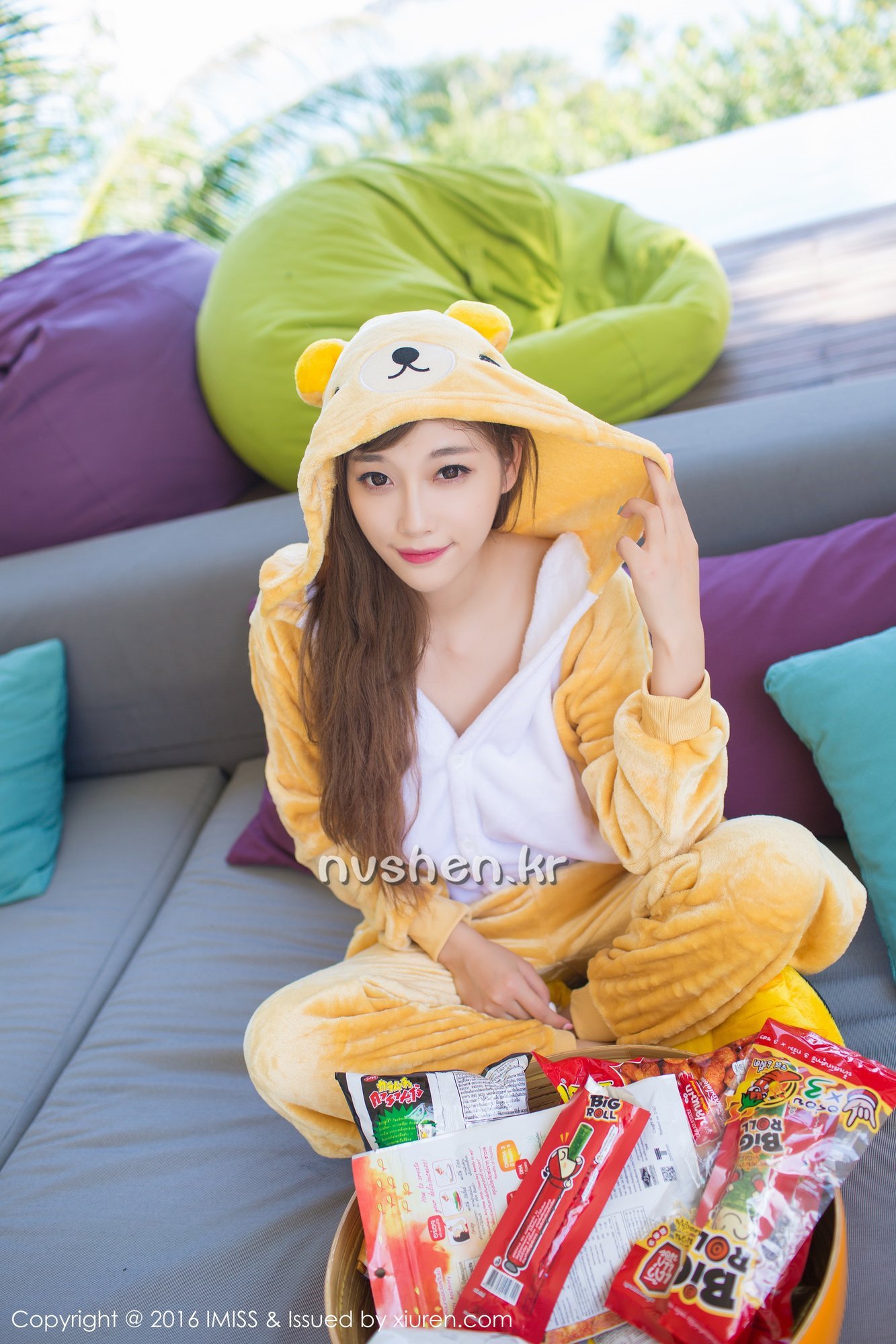 《爱蜜社 杨晨晨 制服写真 VOL.136》第25张,模特杨晨晨,爱蜜社,制服主题,全套59张