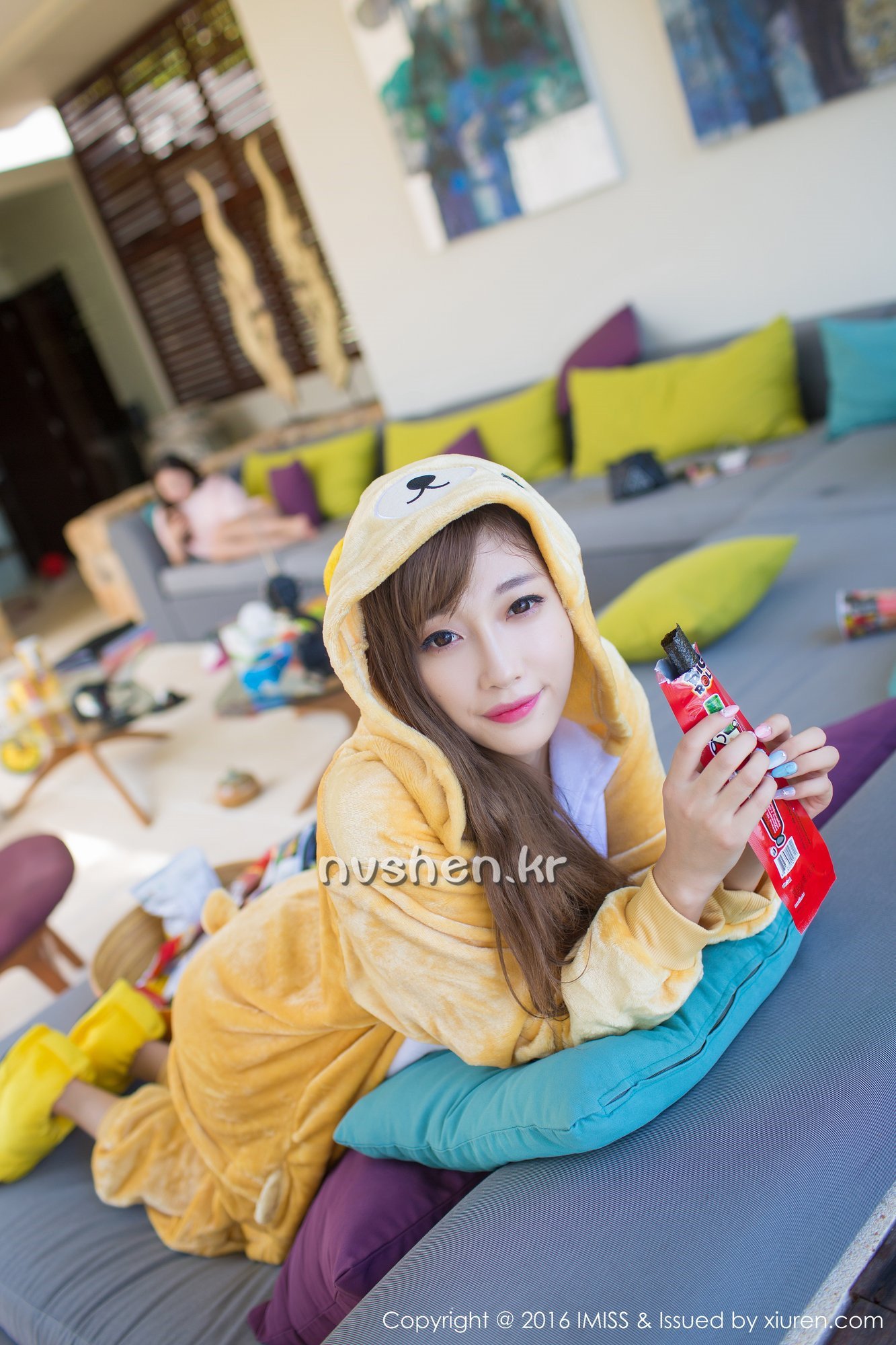 《爱蜜社 杨晨晨 制服写真 VOL.136》第27张,模特杨晨晨,爱蜜社,制服主题,全套59张