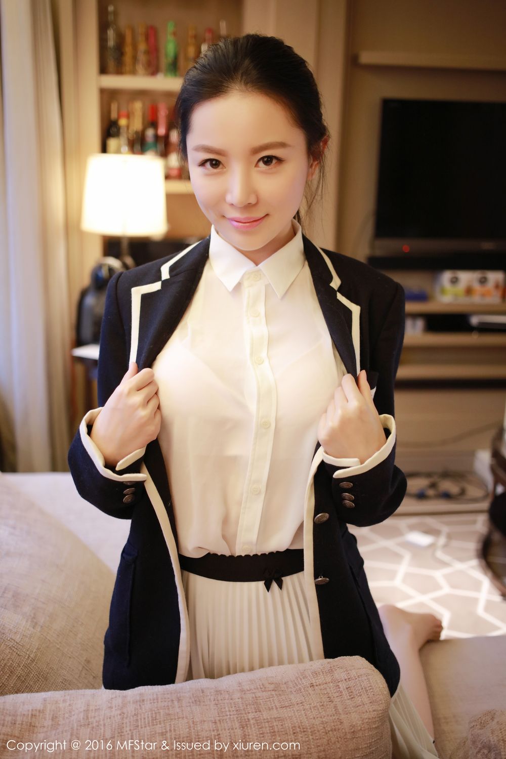 《mfstar 慕羽茜(muyuqian) 制服写真 VOL.076》第5张,模特慕羽茜(muyuqian),mfstar,制服主题,全套52张