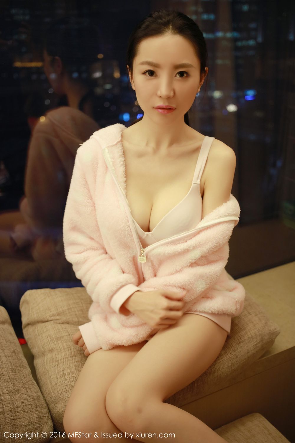 《mfstar 慕羽茜(muyuqian) 制服写真 VOL.076》第35张,模特慕羽茜(muyuqian),mfstar,制服主题,全套52张