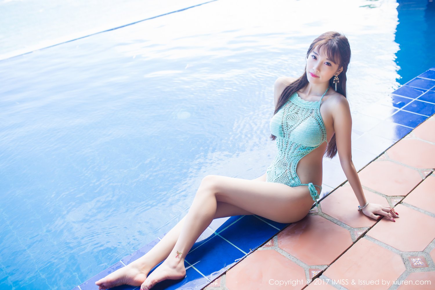 《爱蜜社 SOLO-尹菲(Solo Yifei) 制服写真 VOL.147》第1张,模特SOLO-尹菲(Solo Yifei),爱蜜社,制服主题,全套53张