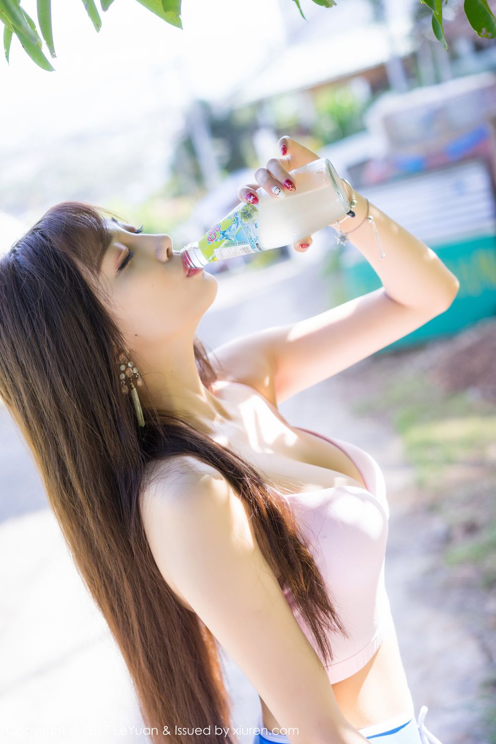 《秀人网 周妍希(奶瓶土肥圆)、杨晨晨 制服写真 VOL.032》第4张,模特周妍希(奶瓶土肥圆)、杨晨晨,秀人网,制服主题,全套59张