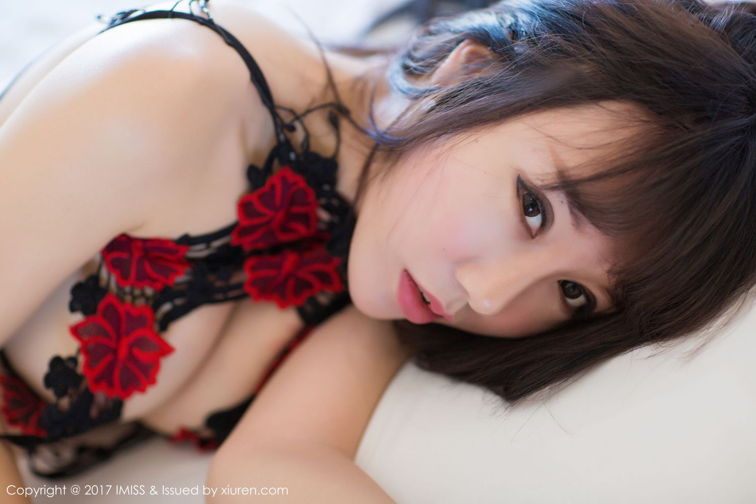 《爱蜜社 夏笑笑Summer 制服写真 VOL.157》第35张，模特夏笑笑Summer，爱蜜社，制服主题，全套36张