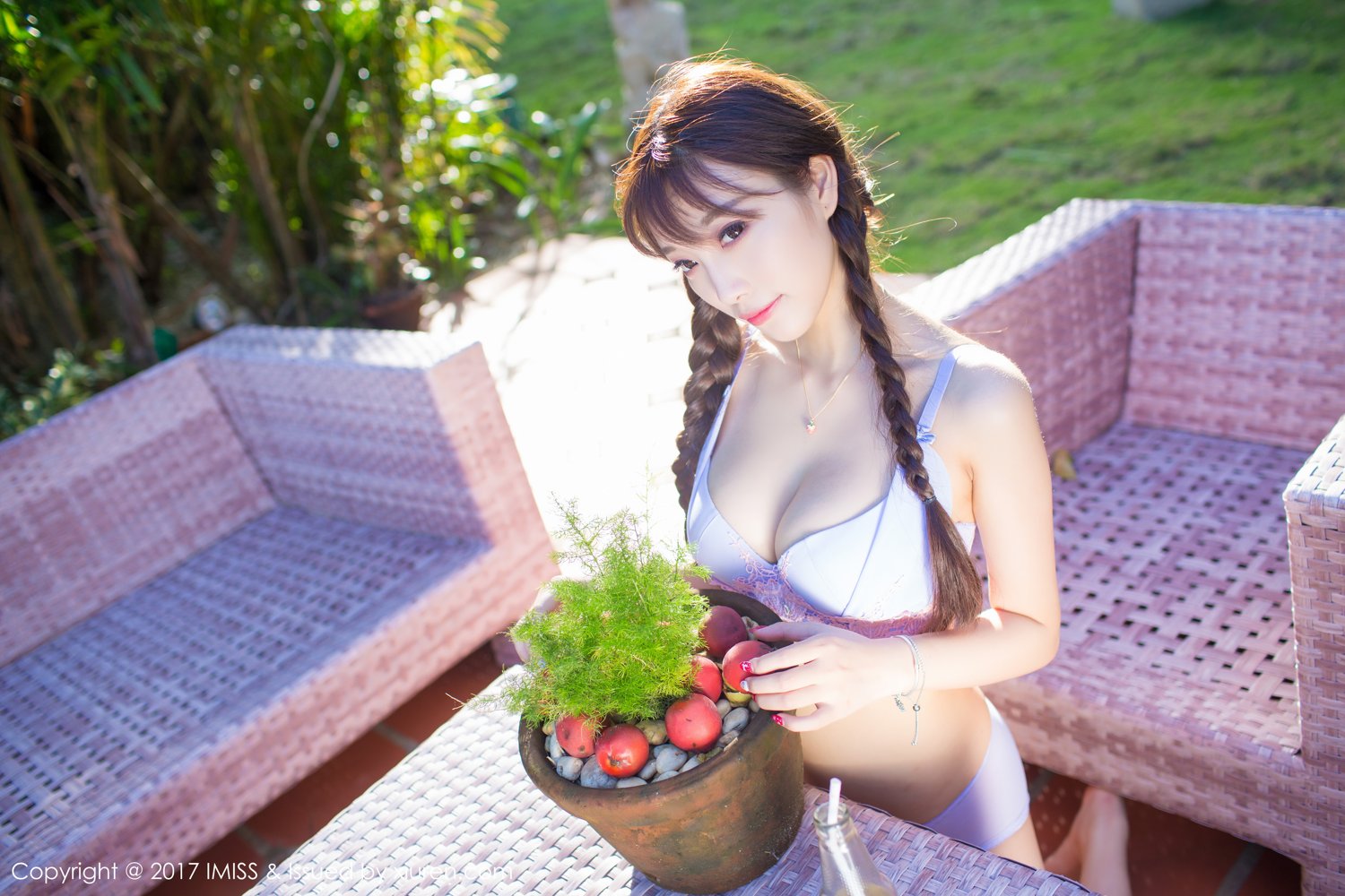 《爱蜜社 杨晨晨 制服写真 VOL.159》第53张，模特杨晨晨，爱蜜社，制服主题，全套53张