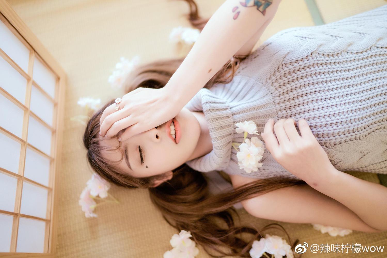 《秀人网 鱼子酱fish(Yu Zi Jiang Fish) 纯欲写真》第10张,模特鱼子酱fish(Yu Zi Jiang Fish),秀人网,纯欲主题,全套45张