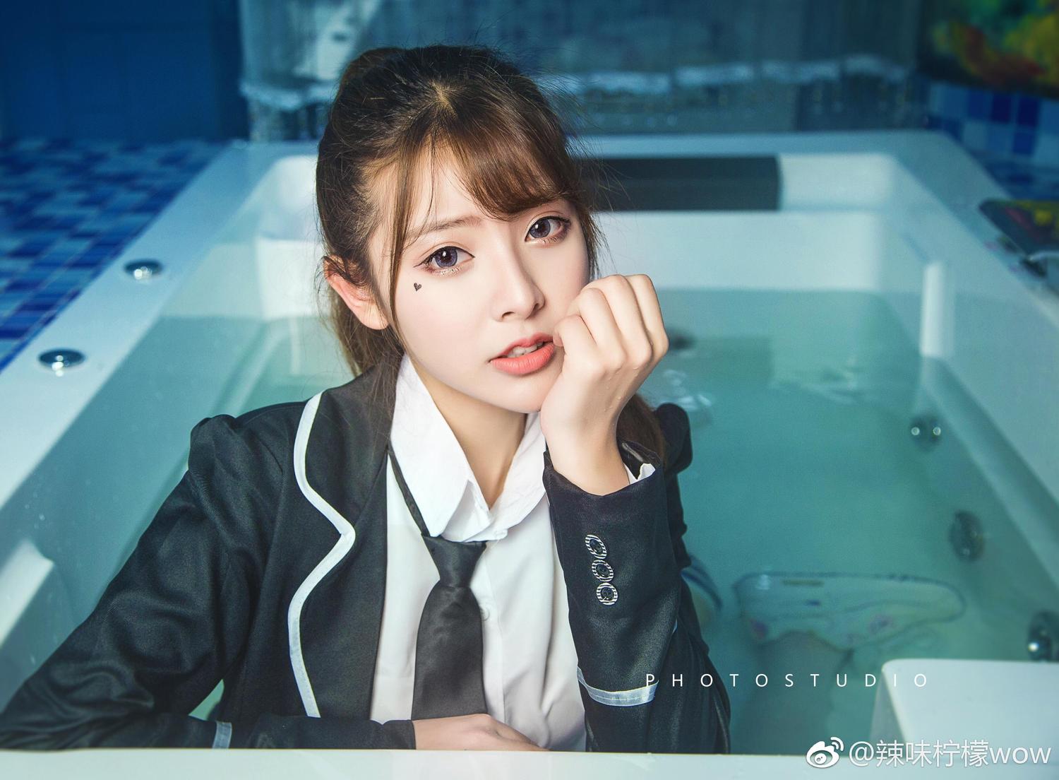 《秀人网 鱼子酱fish(Yu Zi Jiang Fish) 纯欲写真》第13张,模特鱼子酱fish(Yu Zi Jiang Fish),秀人网,纯欲主题,全套45张