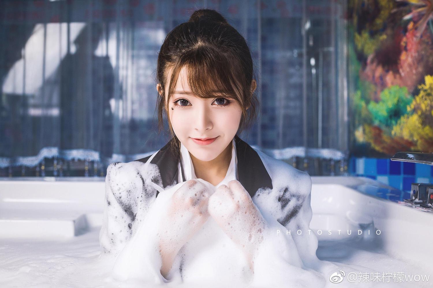 《秀人网 鱼子酱fish(Yu Zi Jiang Fish) 纯欲写真》第14张,模特鱼子酱fish(Yu Zi Jiang Fish),秀人网,纯欲主题,全套45张