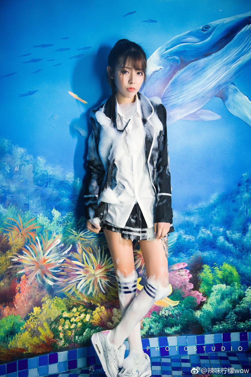 《秀人网 鱼子酱fish(Yu Zi Jiang Fish) 纯欲写真》第19张，模特鱼子酱fish(Yu Zi Jiang Fish)，秀人网，纯欲主题，全套45张