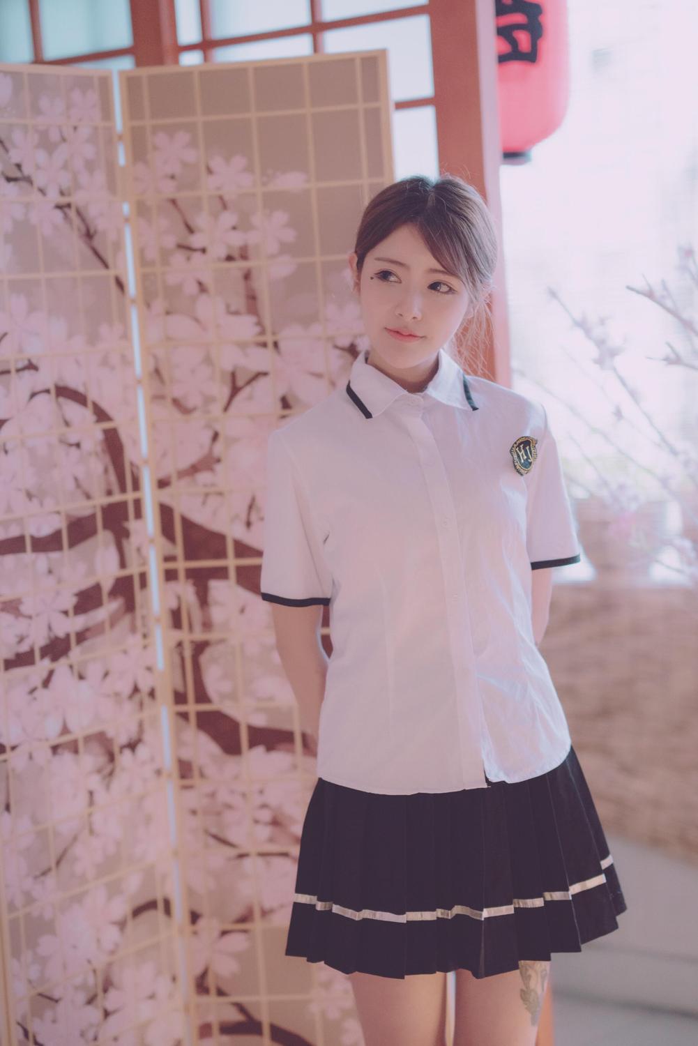 《秀人网 鱼子酱fish(Yu Zi Jiang Fish) 纯欲写真》第23张，模特鱼子酱fish(Yu Zi Jiang Fish)，秀人网，纯欲主题，全套45张