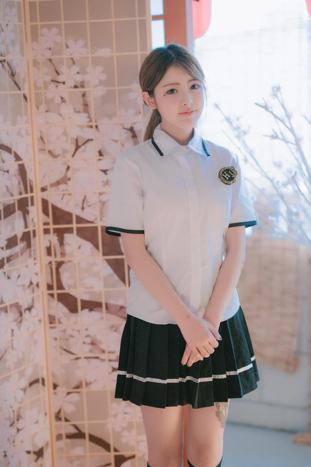 《秀人网 鱼子酱fish(Yu Zi Jiang Fish) 纯欲写真》第26张,模特鱼子酱fish(Yu Zi Jiang Fish),秀人网,纯欲主题,全套45张