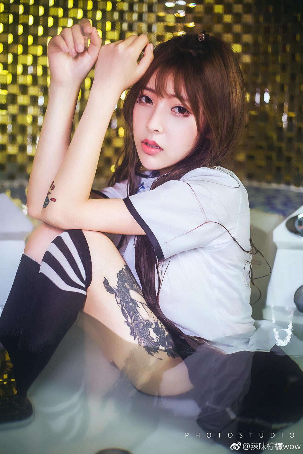 《秀人网 鱼子酱fish(Yu Zi Jiang Fish) 纯欲写真》第36张,模特鱼子酱fish(Yu Zi Jiang Fish),秀人网,纯欲主题,全套45张