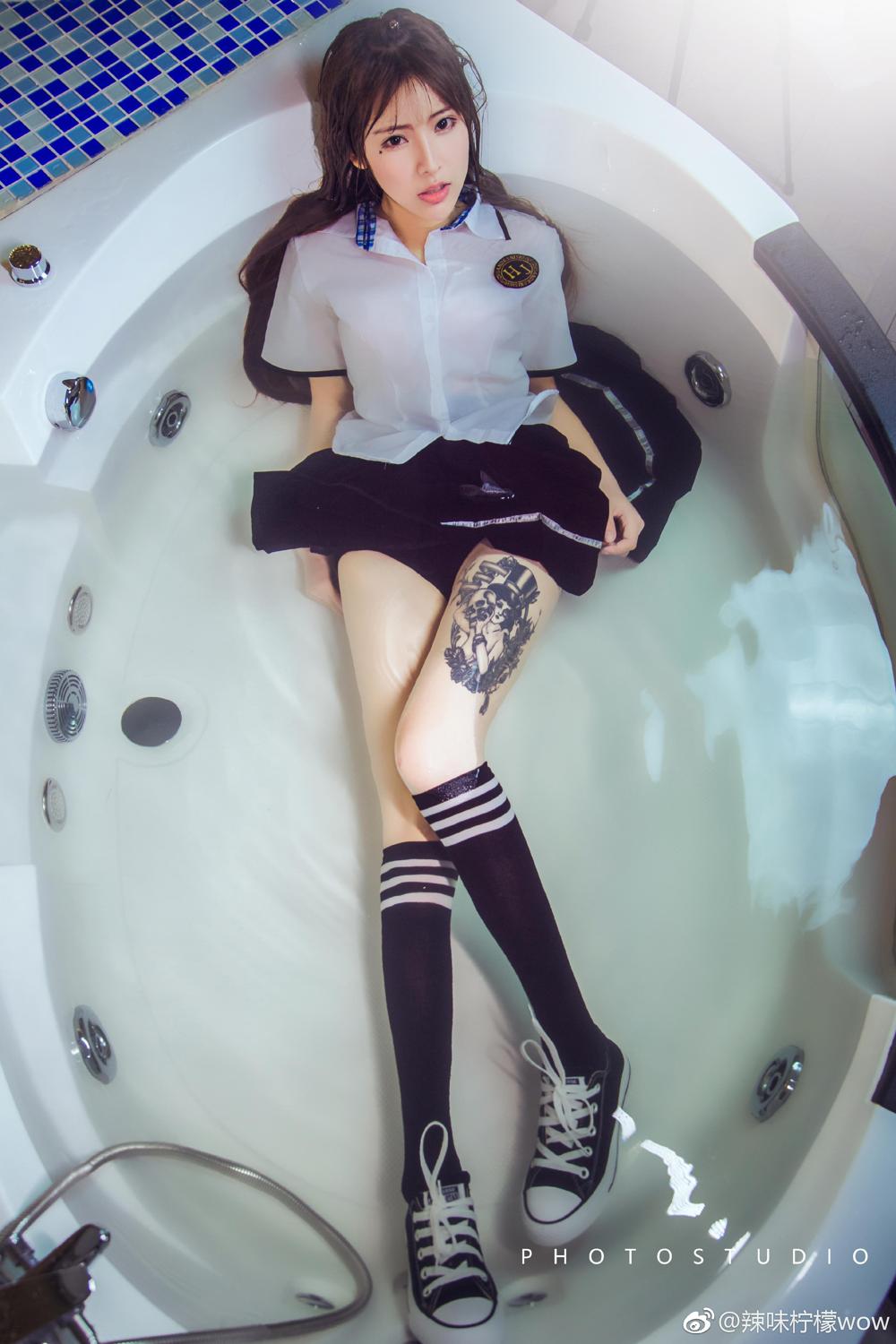 《秀人网 鱼子酱fish(Yu Zi Jiang Fish) 纯欲写真》第39张,模特鱼子酱fish(Yu Zi Jiang Fish),秀人网,纯欲主题,全套45张