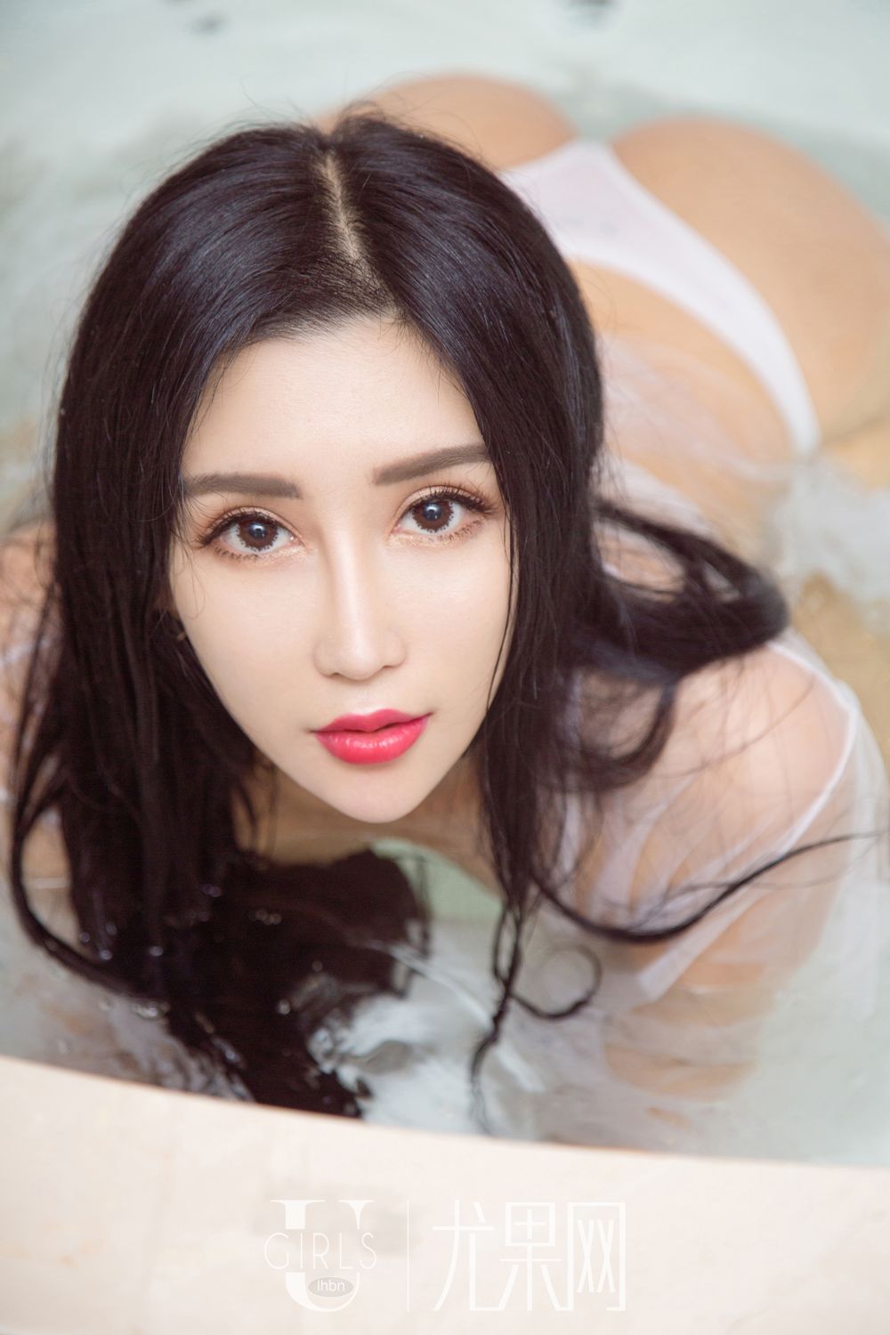 《艾霓莎 湿身写真》第43张，模特艾霓莎，湿身主题，全套55张