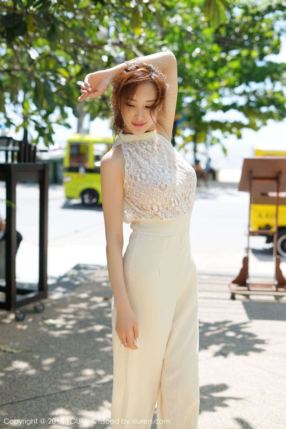 《秀人网 周妍希(奶瓶土肥圆)、汤曼玲(玛鲁娜) 性感写真》第19张,模特周妍希(奶瓶土肥圆)、汤曼玲(玛鲁娜),秀人网,性感主题,全套35张