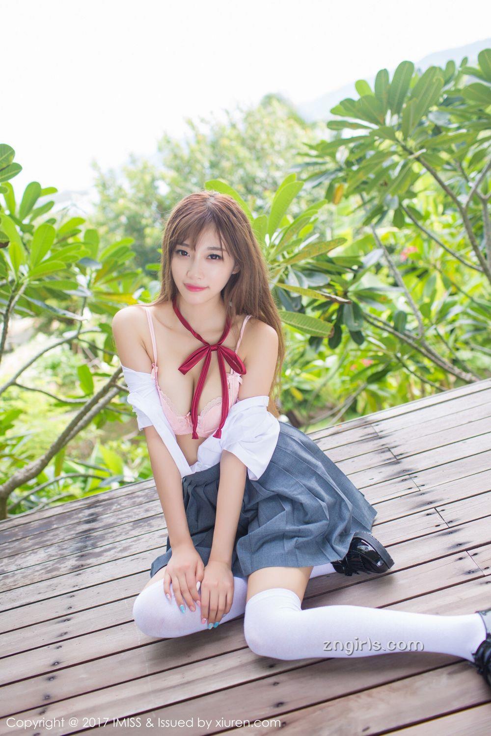 《秀人网 周妍希(奶瓶土肥圆) 内衣写真》第17张，模特周妍希(奶瓶土肥圆)，秀人网，内衣主题，全套42张