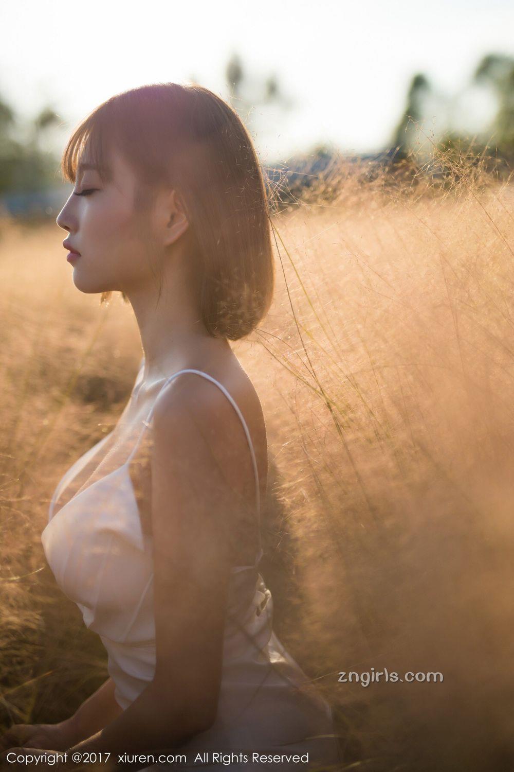 《秀人网 杨晨晨 户外写真》第5张,模特杨晨晨,秀人网,户外主题,全套50张