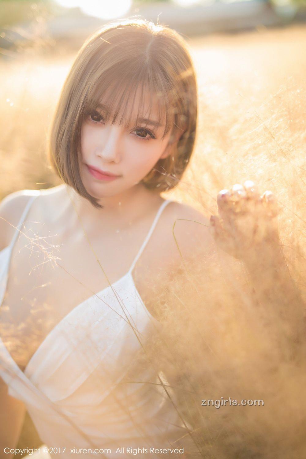 《秀人网 杨晨晨 户外写真》第7张，模特杨晨晨，秀人网，户外主题，全套50张