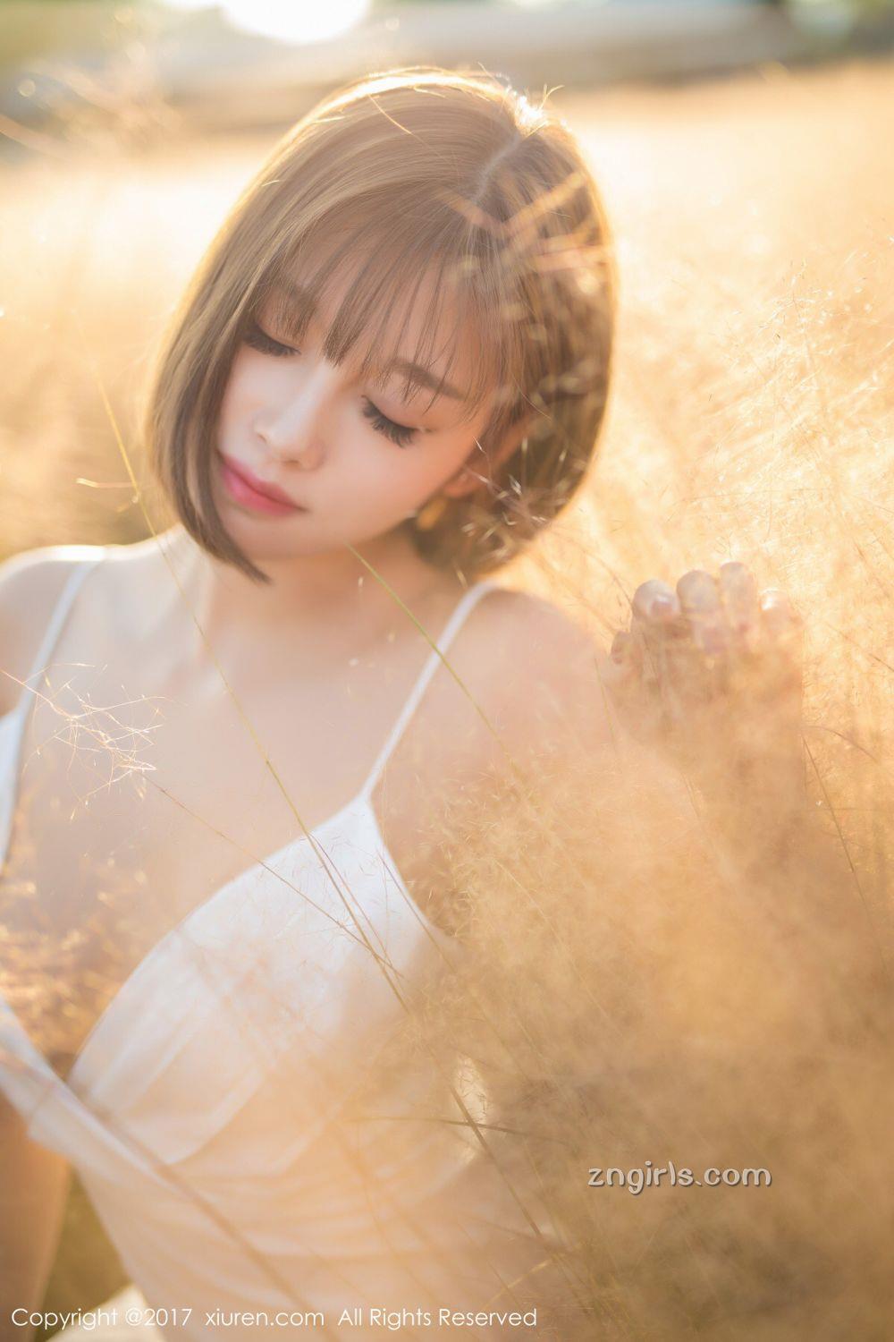 《秀人网 杨晨晨 户外写真》第8张，模特杨晨晨，秀人网，户外主题，全套50张