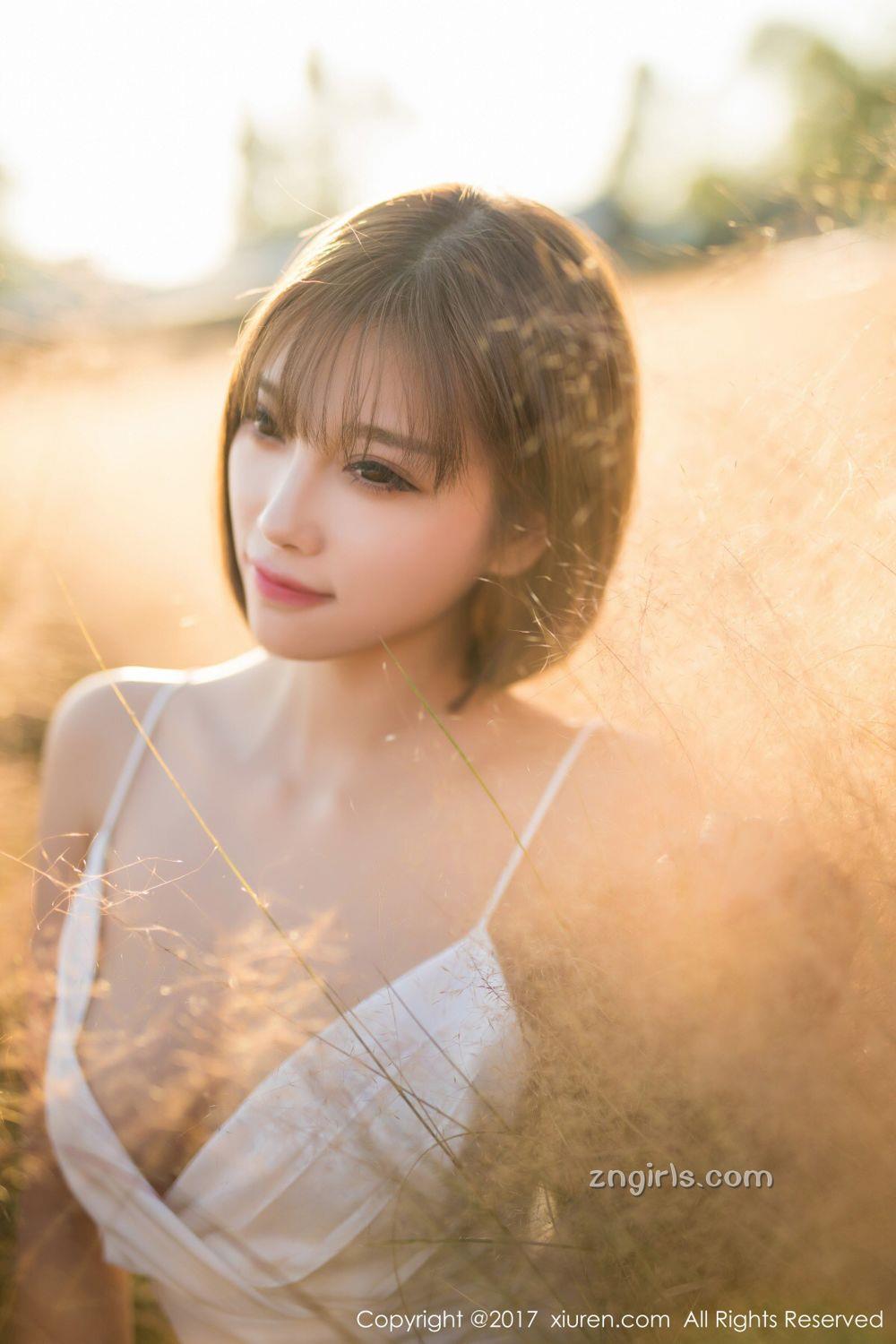 《秀人网 杨晨晨 户外写真》第9张，模特杨晨晨，秀人网，户外主题，全套50张