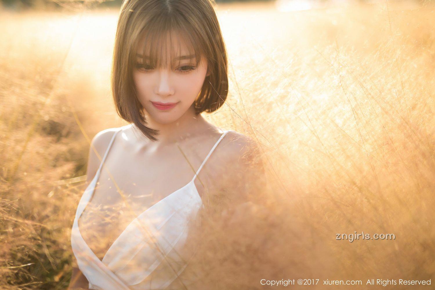 《秀人网 杨晨晨 户外写真》第10张,模特杨晨晨,秀人网,户外主题,全套50张