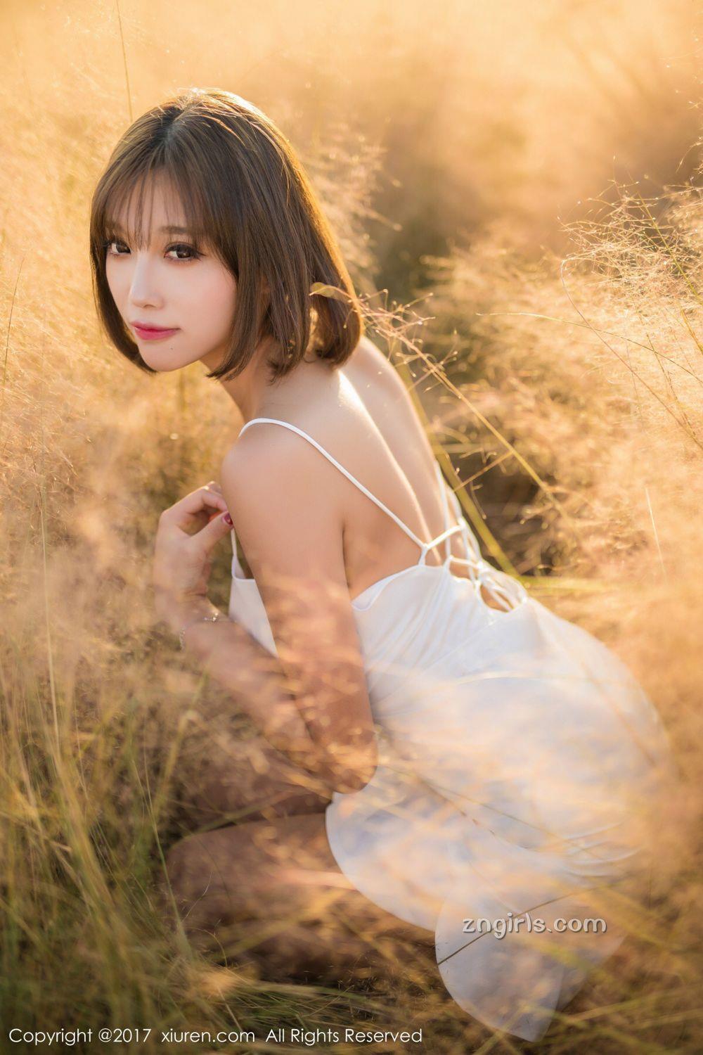 《秀人网 杨晨晨 户外写真》第14张,模特杨晨晨,秀人网,户外主题,全套50张