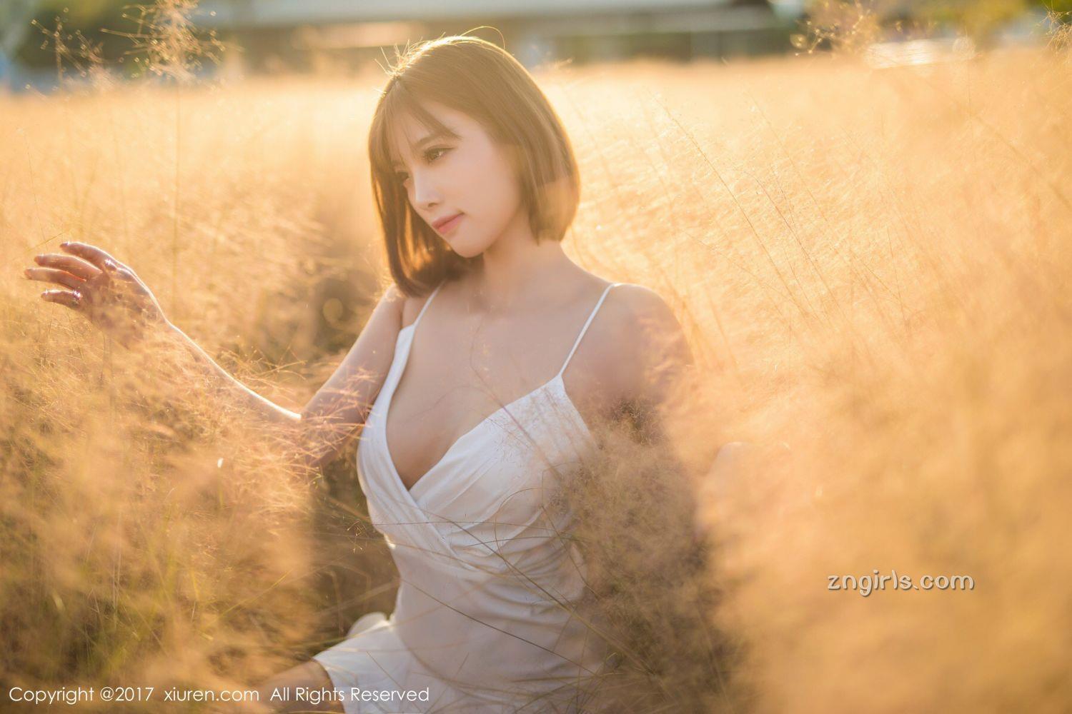 《秀人网 杨晨晨 户外写真》第17张,模特杨晨晨,秀人网,户外主题,全套50张