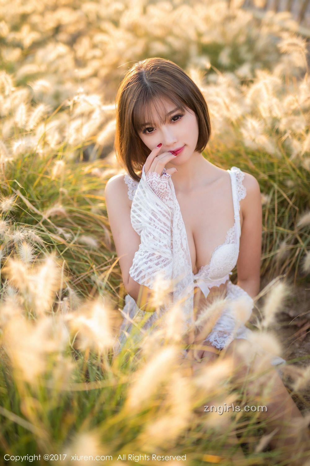 《秀人网 杨晨晨 户外写真》第38张,模特杨晨晨,秀人网,户外主题,全套50张