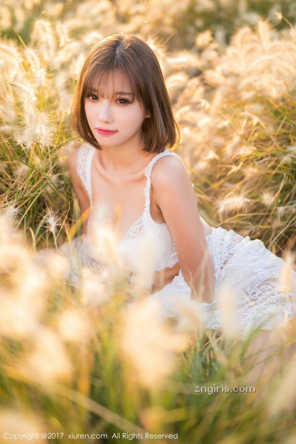 《秀人网 杨晨晨 户外写真》第39张,模特杨晨晨,秀人网,户外主题,全套50张