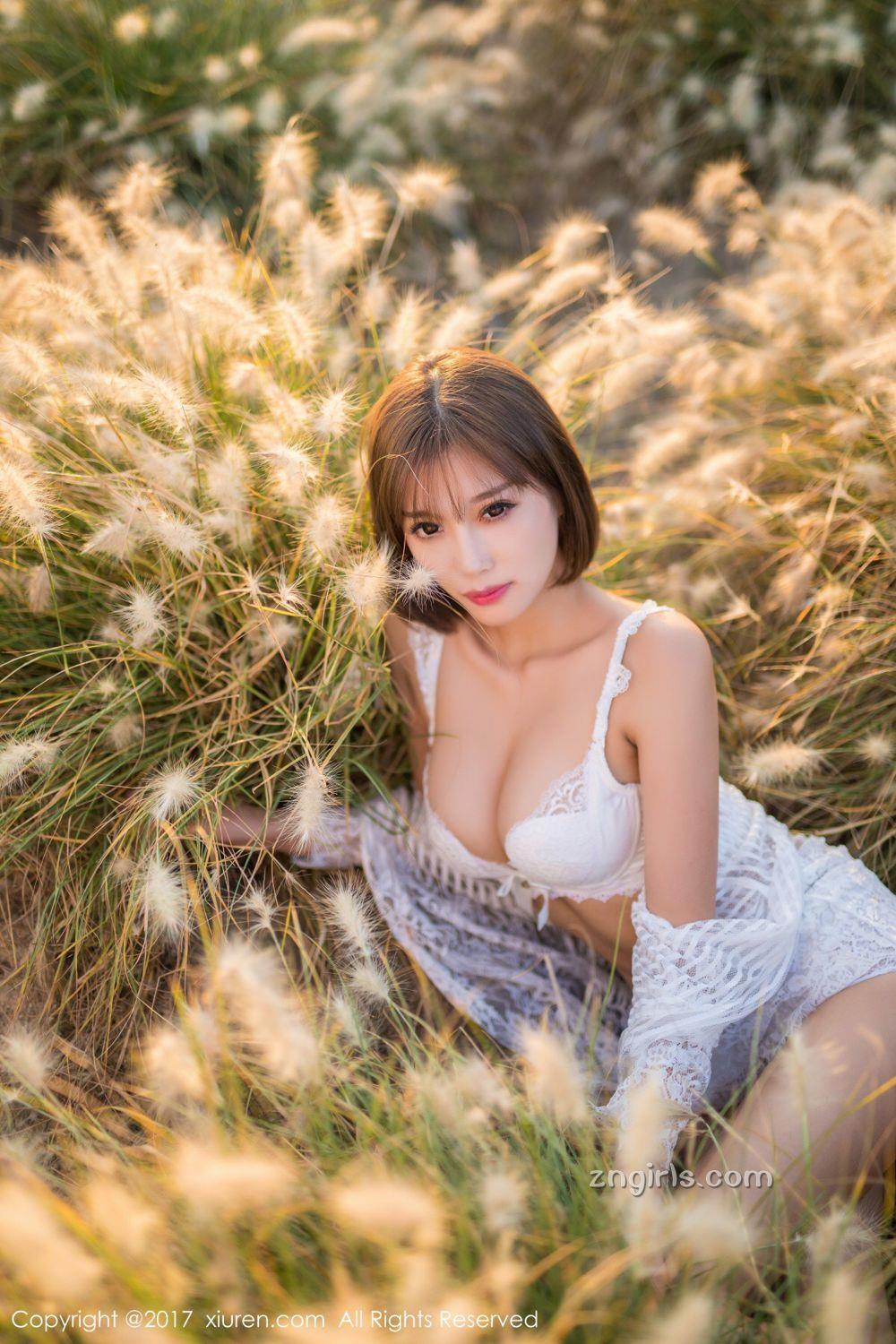 《秀人网 杨晨晨 户外写真》第41张，模特杨晨晨，秀人网，户外主题，全套50张