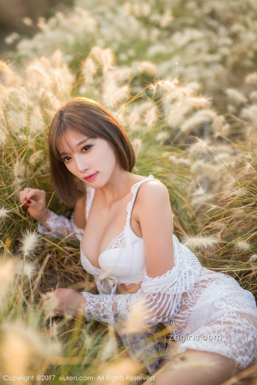 《秀人网 杨晨晨 户外写真》第42张，模特杨晨晨，秀人网，户外主题，全套50张