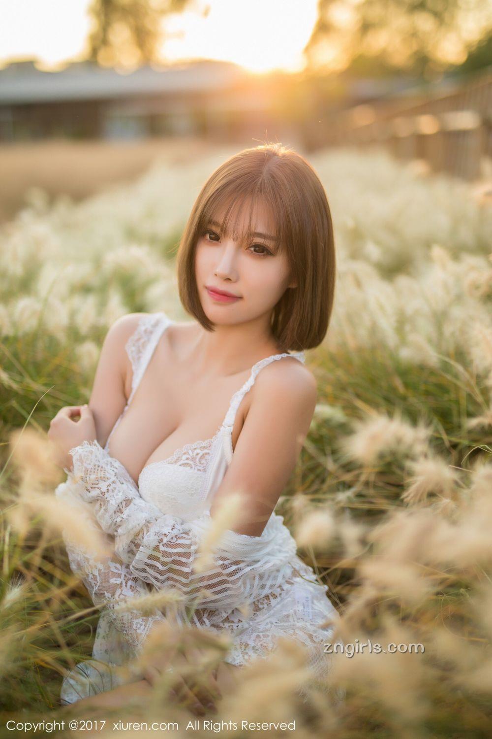 《秀人网 杨晨晨 户外写真》第46张,模特杨晨晨,秀人网,户外主题,全套50张