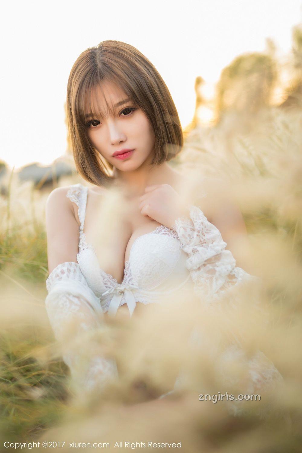 《秀人网 杨晨晨 户外写真》第47张,模特杨晨晨,秀人网,户外主题,全套50张