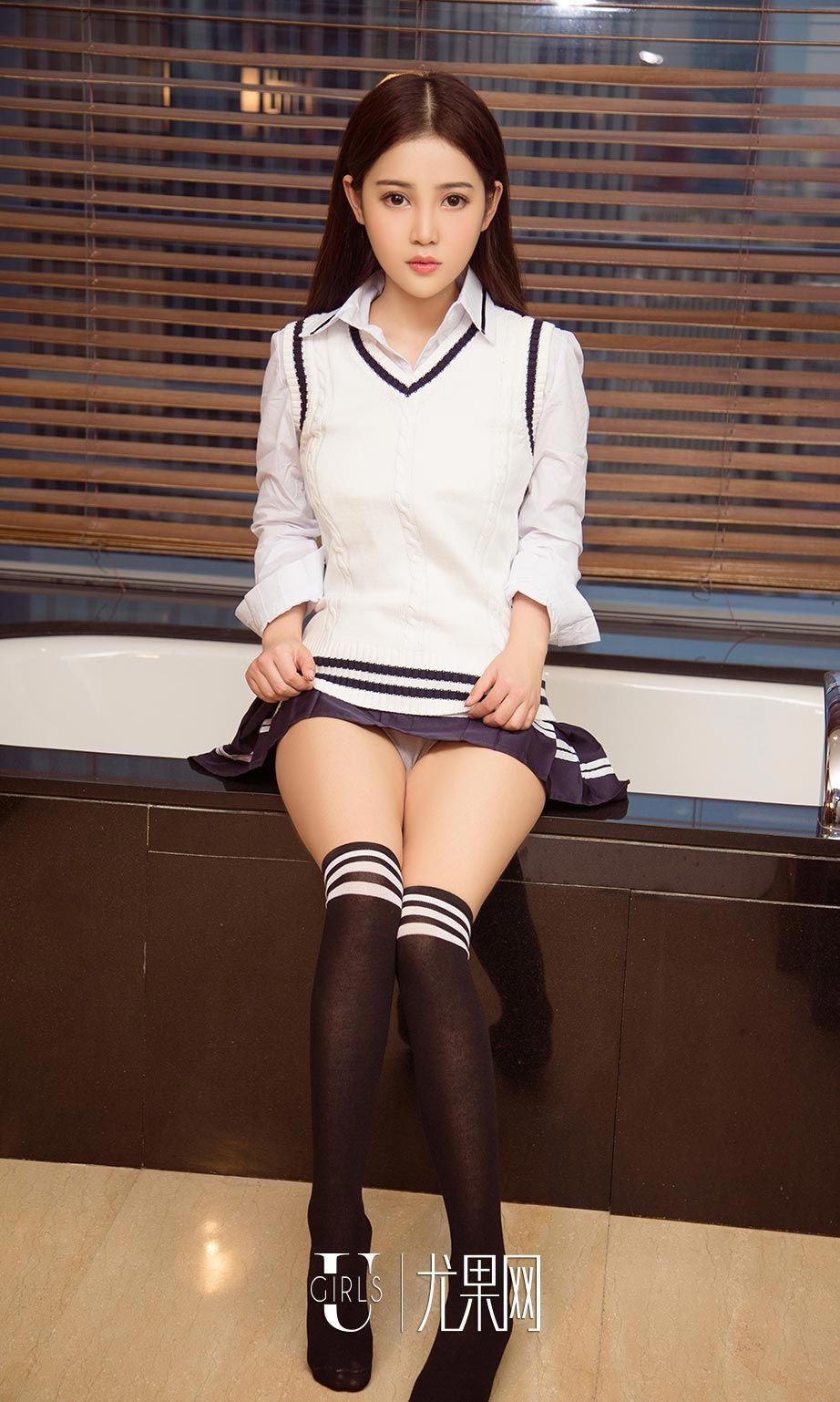 《秀人网 小夕juju(Xiao Xi Ju Ju) 校服写真》第5张,模特小夕juju(Xiao Xi Ju Ju),秀人网,校服主题,全套40张