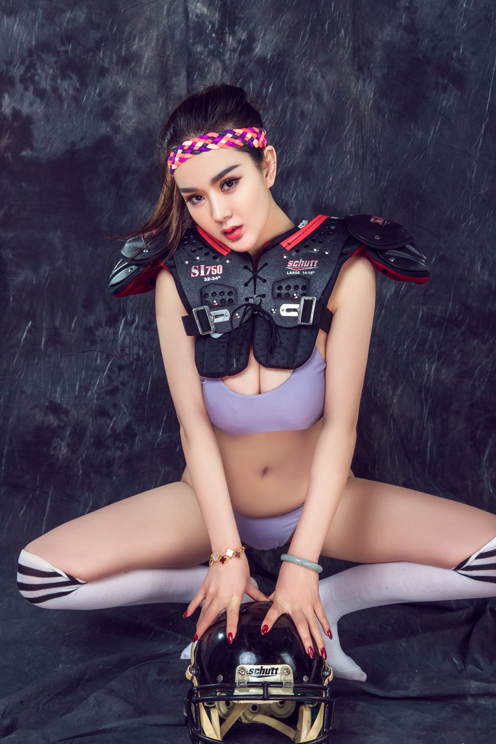 《秀人网 王语纯(王雨纯)、易秀慧(易阳ELLY) 头条女神写真》第25张,模特王语纯(王雨纯)、易秀慧(易阳ELLY),秀人网,头条女神主题,全套52张