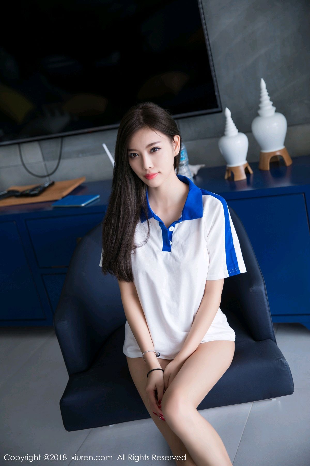 《杨晨晨 制服写真》第52张，模特杨晨晨，制服主题，全套57张